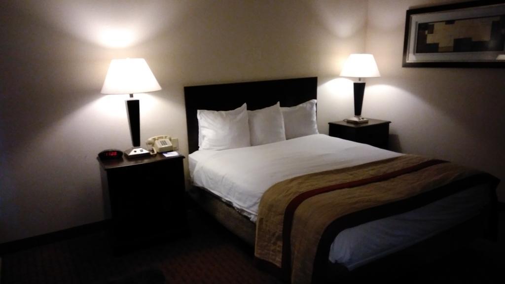Baymont Inn And Suites Shreveport Airport Room photo